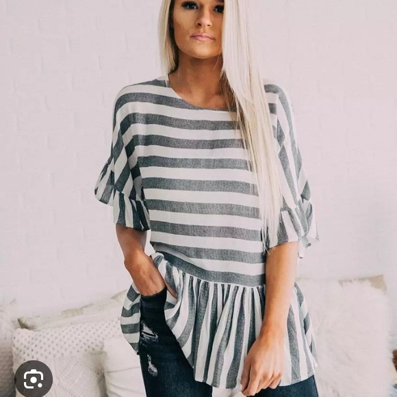 New Fantastic Fawn Grey White Striped Ruffle Top SZ MEDIUM - Picture 1 of 5